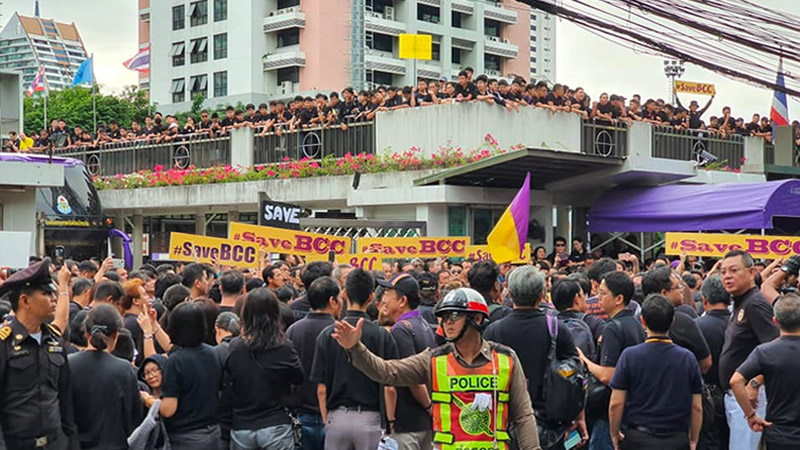 Hundreds of parents, alumni and students wearing black gathered in front of Bangkok Christian College to protest  the removal of two popular administrators. Photo: Hikaru Siwakorn/ Facebook