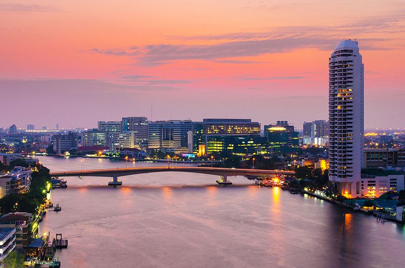 The Somdet Phra Pinklao Bridge over Bangkok’s Chao Phraya River. Photo: Preecha.MJ / Wikimedia Commons


