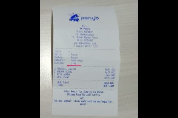 A restaurant bill containing the Indonesian word for “Chinese” where the customer’s name should be. Photo: Twitter