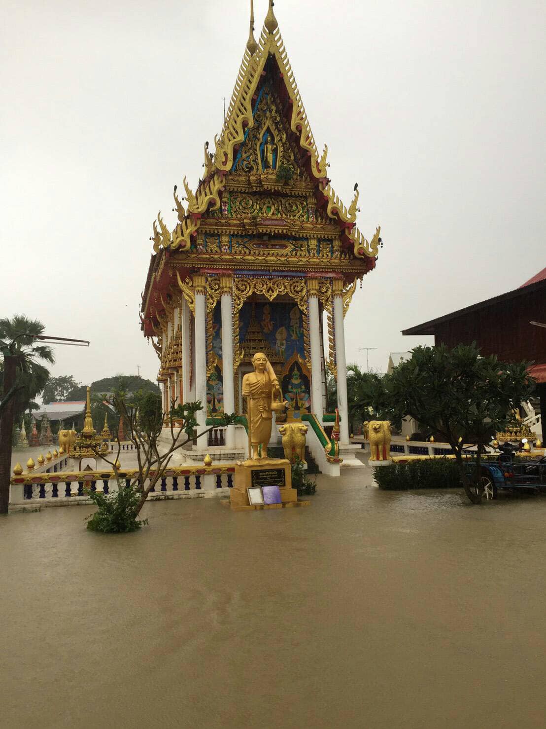 A flooded temple in Khon Kaen. Photo: Disaster warning network Khon Kaen / Facebook