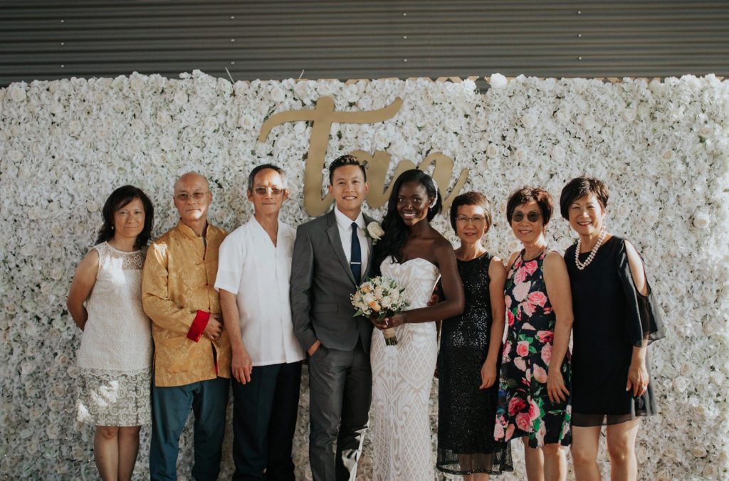 Clarence Tan and Edna Sophia with family members on their wedding day. (Photo: Edna Sophia/MelanieSanchez/fb)