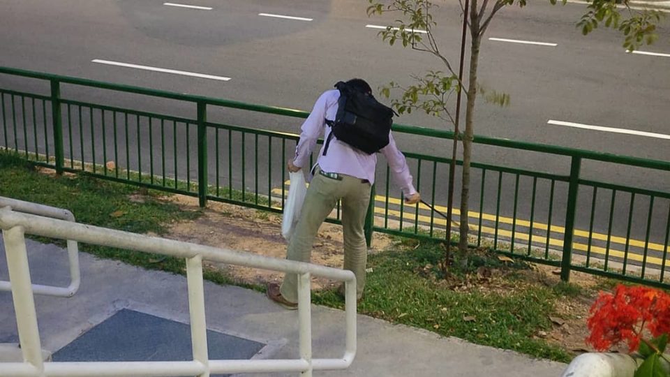 Singaporeans laud Japanese man spotted picking up litter in Tiong ...