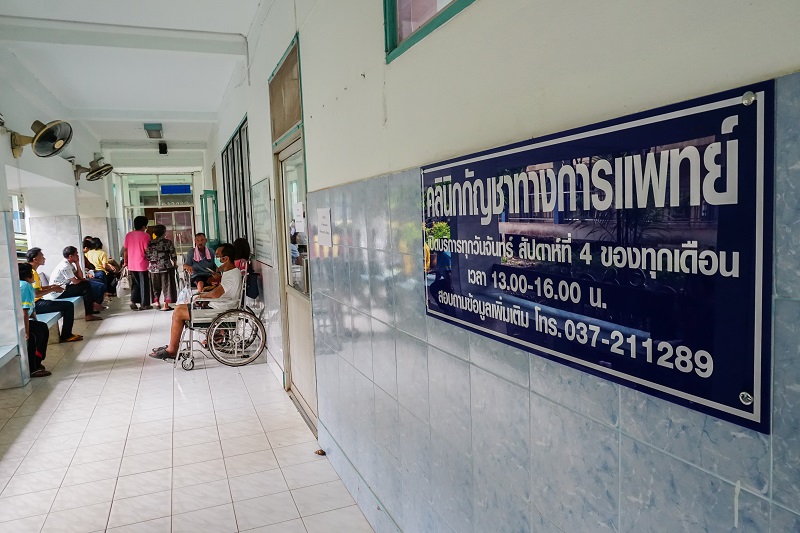 Patients and their families wait in front of the medical marijuana clinic on Aug. 26, the third time it opened to patients. Photo: Coconuts Bangkok