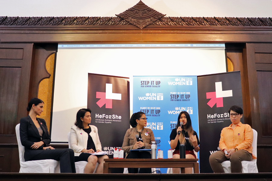 A panel discussion featuring Cindy Bishop, Pirongrong Ramasoota, Ratchada Jayagupta, Sirin Mungcharoe and Wasana Wongsurawat