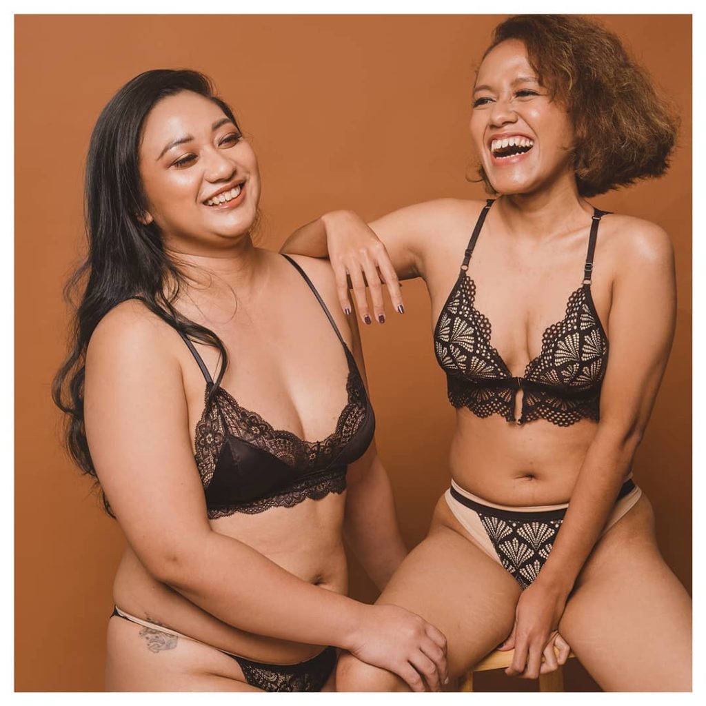 Naomi Uli (L) and Dinar Bakti (R), two of the models featured in the first edition of 'Real People Real Body' campaign. Photo: Instagram/@nipplets_official