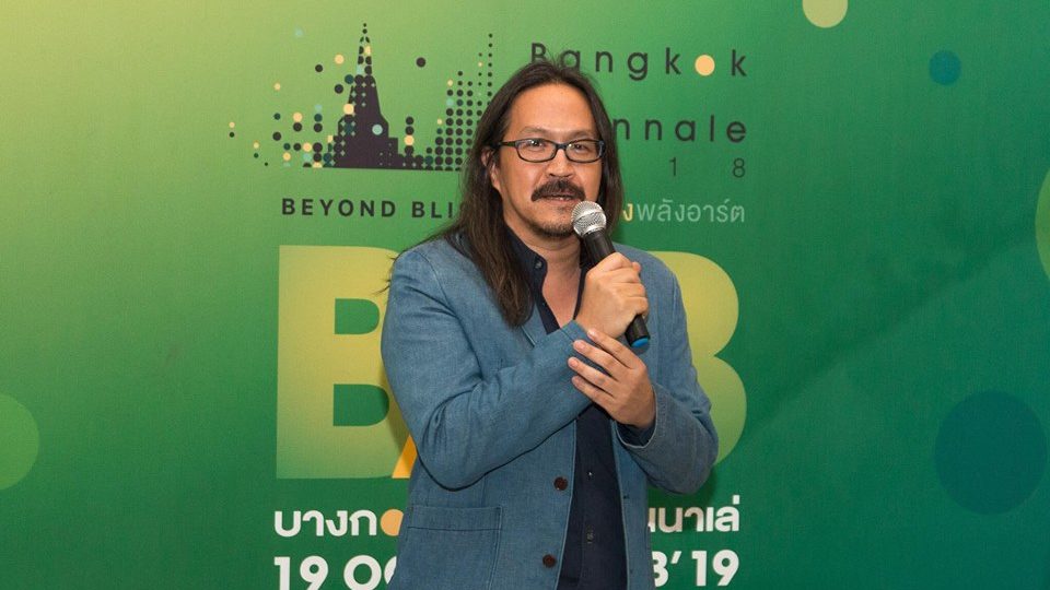 Pawit Mahasarinand speaks at a November 2018 event for the Bangkok Art Biennale.
