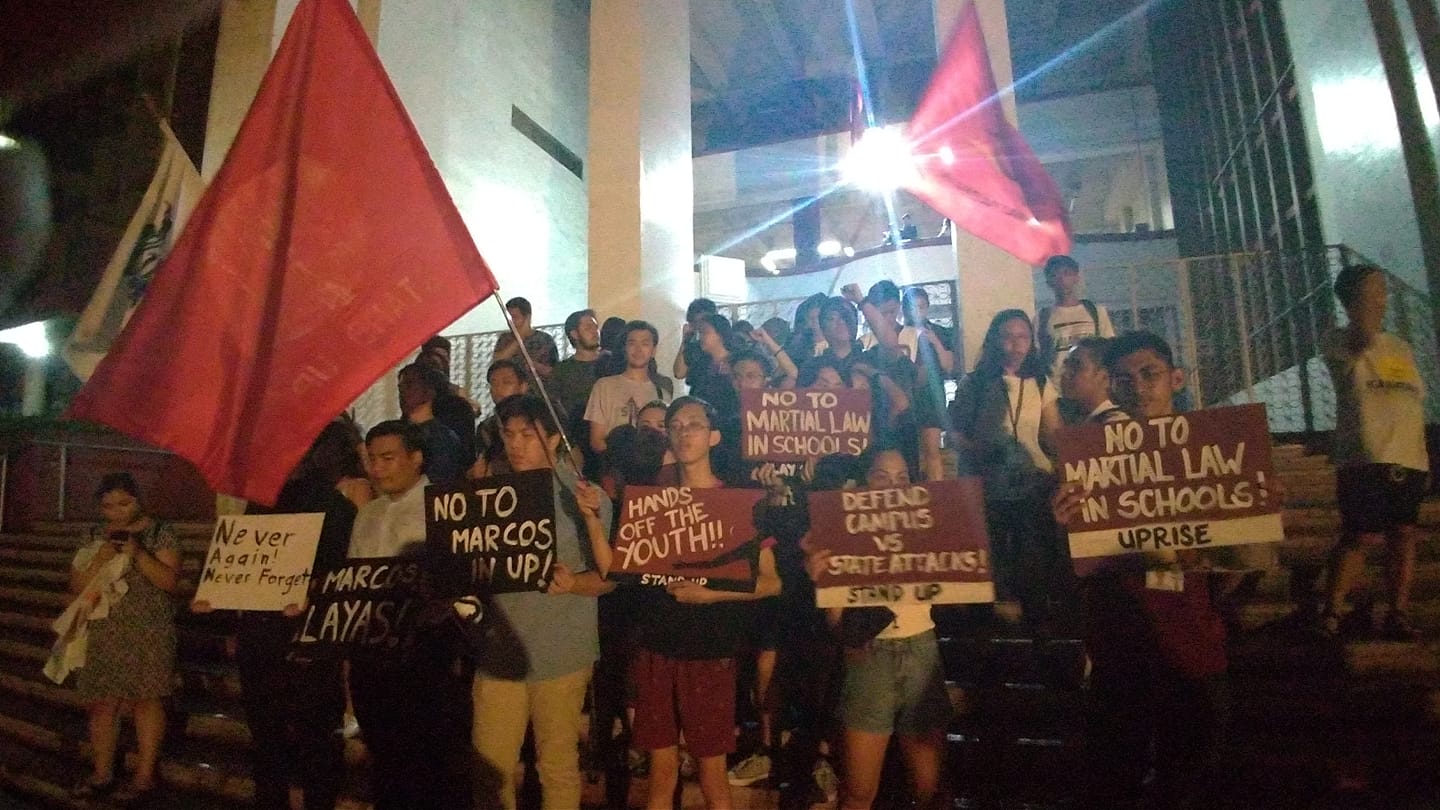 Student activists protesting against Irene Marcos Araneta. <i></noscript>Photo: STAND UP’s Facebook page</i>