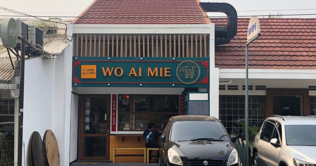 It’s not hard to spot Wo Ai Mie on Cipete Raya Street. <em></noscript>Photo: Nadia Vetta Hamid for Coconuts Media</em>