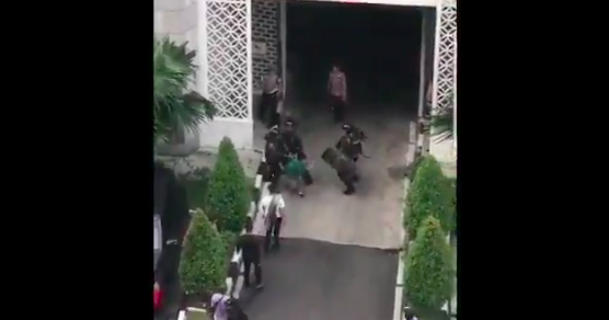 Police officers surrounding and beating a student protester (in green) in Medan, North Sumatra on Sep 24, 2019. Photo: Video screengrab