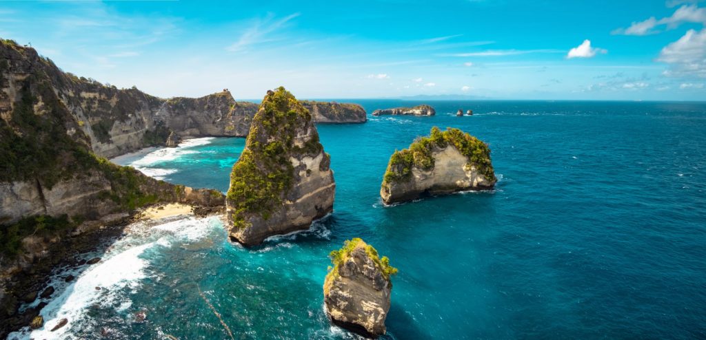 The Nusa islands are located just to the southeast of Bali. Photo: Dim Dimitri / Pexels