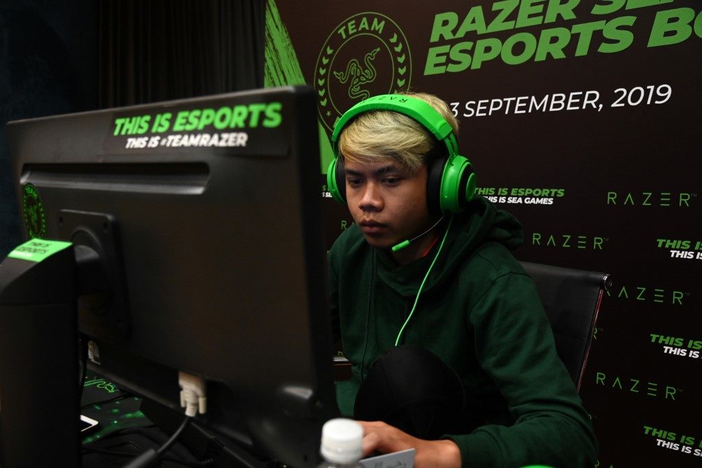 This photograph taken on Sept. 2, 2019 shows a participant from Southeast Asian attends an Esports boot camp training session in Singapore. (Photo: ROSLAN RAHMAN / AFP)