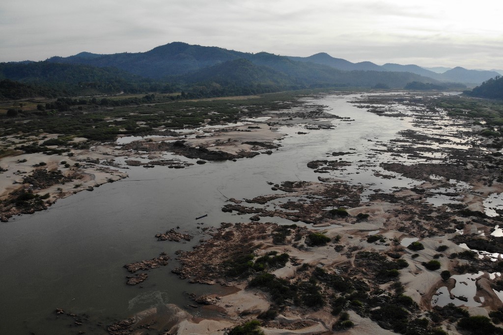This aerial photo taken on October 31, 2019 shows Mekong River in Pak Chom district in the northeastern Thai province of Loei with Laos side seen at left. Photo by Lillian Suwanrumpha / AFP