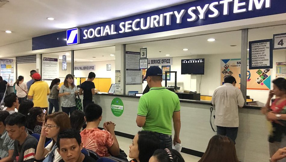 The state-run Social Security System office, in charge of national insurance and pension <I></noscript>Photo: ABS-CBN News</I>