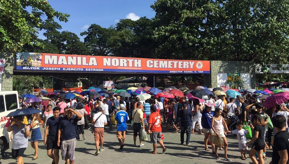 Filipinos flock to Manila North Cemetery in 2018. <i></noscript>Photo: Niko Baua/ABS-CBN News</i>