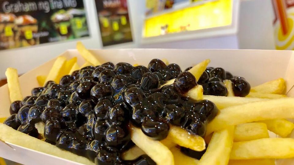 Fries topped with milk tea pearls, dubbed as ‘The Triple Treat’. <I></noscript>Photo: Pearl Fajardo / FB</I>