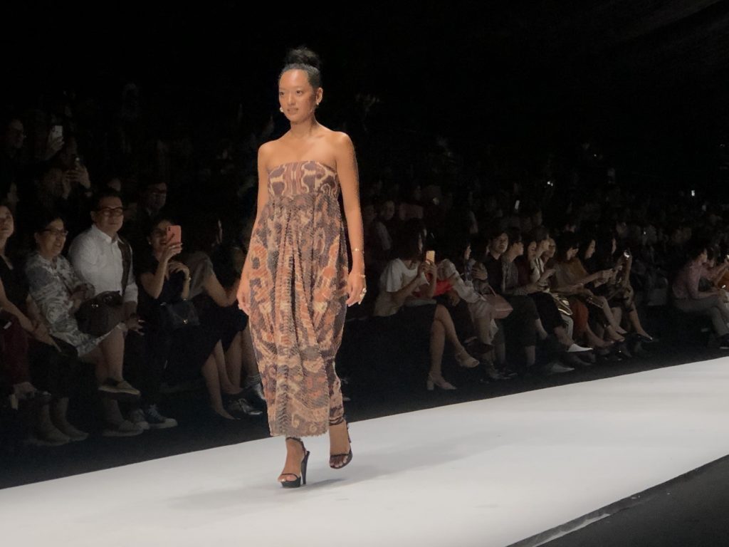 After a five-year absence from Jakarta Fashion Week, Oscar Lawalata came back to the runway with ‘Aku dan Kainku (Me and My Fabric)’. The collection featured diverse Indonesian traditional fabrics from songket to tenun, but the scene-stealers were the public figures who modeled the pieces. Various singers, actors, to influencers walked the Pesona Sisterhood Runway, such as esteemed actor Reza Rahadian who opened the show and actress/model Asmara Abigail (pictured). Photo by Nadia Vetta Hamid for Coconuts Media