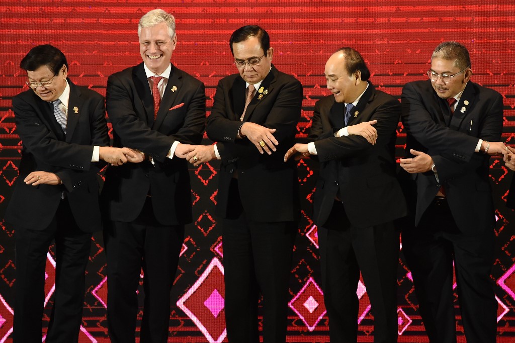From left, Laos Prime Minister Thongloun Sisoulith, US National Security advisor Robert O’Brien, Thai Prime Minister Prayuth Chan-o-cha, Vietnam Prime Minister Nguyen Xuan Phuc and Brunei’s Second Minister of Foreign Affairs Erywan Yusof on Sunday at the 7th ASEAN-US Summit in Bangkok. Photo: Lillian Suwanrumpha / AFP