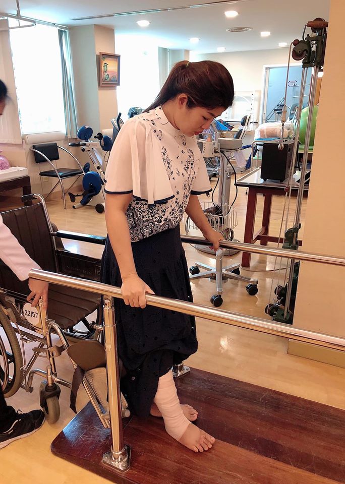 Malini Wirasuchart undergoes physical therapy because ‘she cannot walk’ Photo: Ester Chill / Facebook 