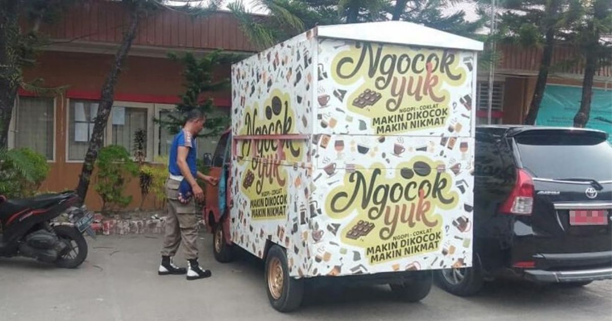 On Wednesday, Padang’s Public Order Police (Satpol PP) confiscated a coffee truck by a brand named Ngocok Yuk, which literally translates to “Let’s Shake.” Photo: Padang Public Order Agency