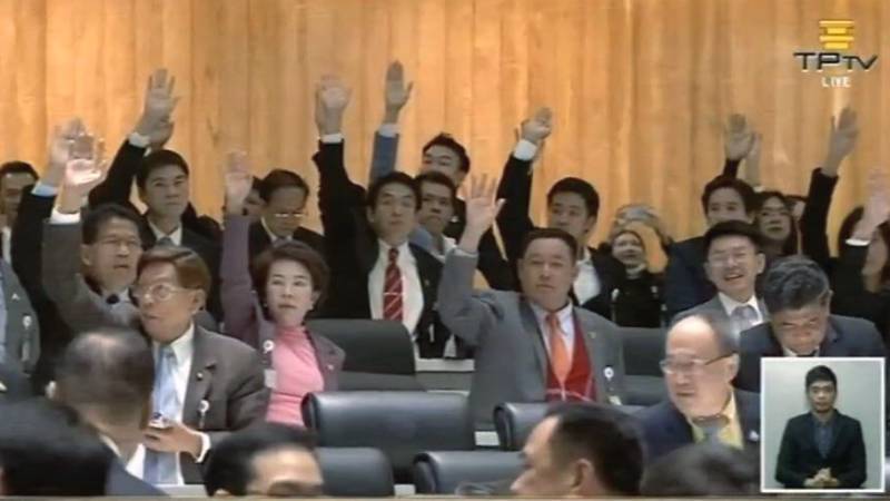 The Ayes Had It: MPS vote Wednesday to investigate the former ruling junta and its chairman, Prayuth Chan-o-cha. Image: TPTV
