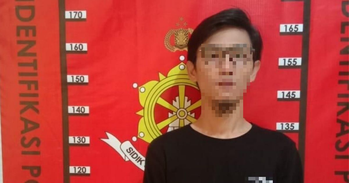 Police in Surabaya, East Java arrested a 26-year-old shopkeeper named Erik Dwi Guna Yulianto on Sunday for allegedly filming women in fitting rooms at a mall. Photo: Istimewa