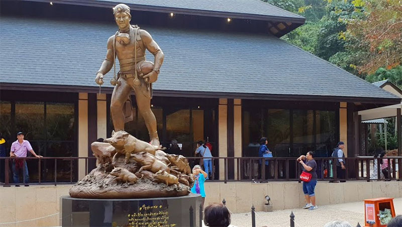 A statue of Saman Kunan, the retired Navy SEAL who died during 2018’s cave rescue effort. Photo: Coconuts