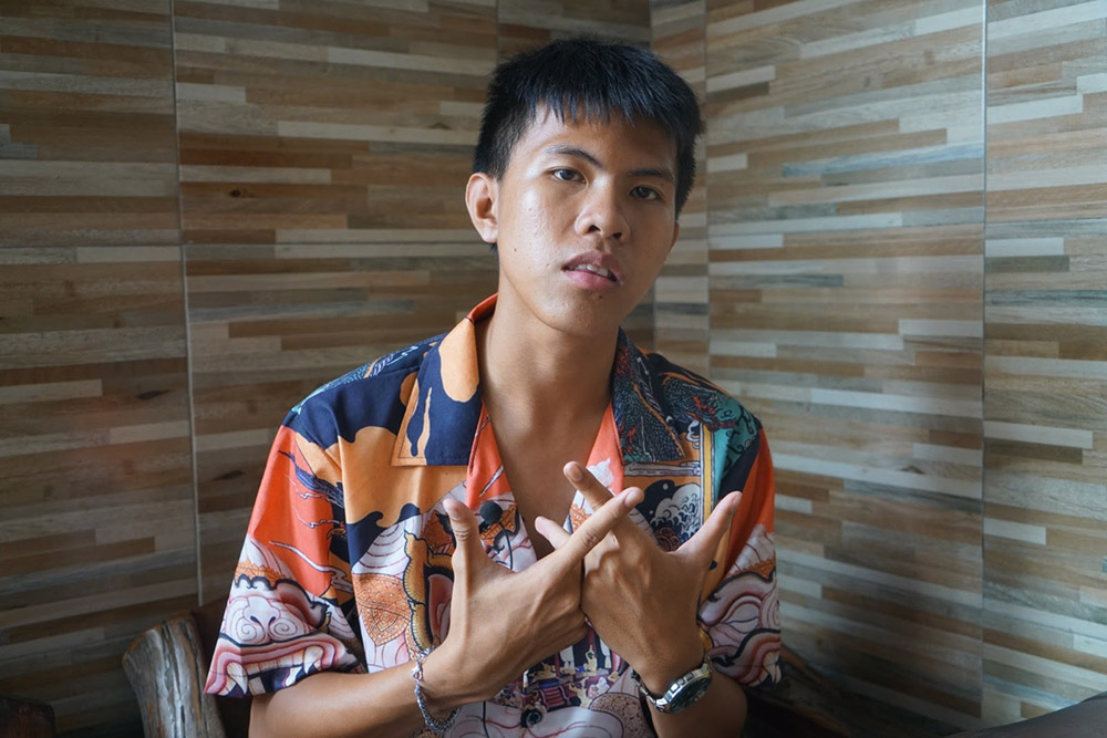 Thanayuth 'Book' Na Ayutthaya, 18, raps about Khlong Toei and social justice. Photo: Coconuts
