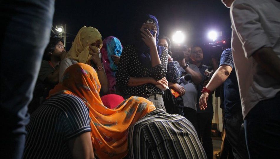 Relatives of Maguindanao massacre as they camp out at Camp Bagong Diwa  the eve of the historic trial <I></noscript>Photo: Jonathan Cellona / ABS-CBN News</I>