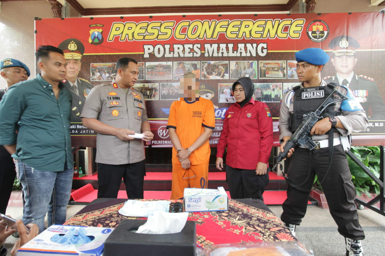 Suspected child molester CH (Center) shown to the media at a press conference on Saturday, Dec 7, 2019. Photo: Malang Regency Police