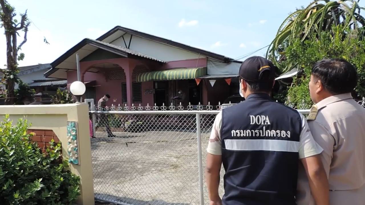 The Chiang Rai city home where three bodies were found Monday morning. Image: News Expert Clip / Facebook