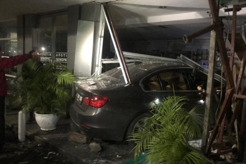 A BMW ploughed into a drug store in South Jakarta on Dec. 28, 2019. Photo: Twitter/@TMCPoldaMetro