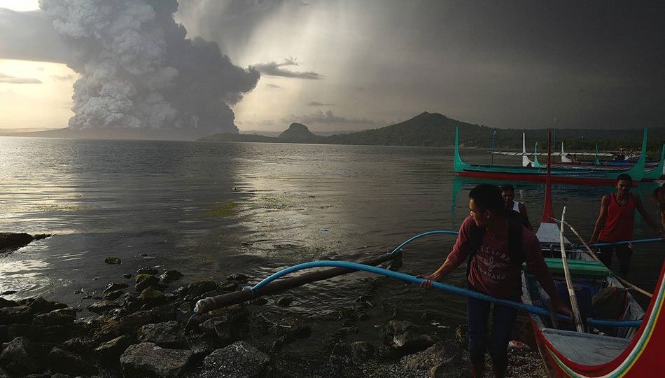 Evacuations on the island are underway after Taal Volcano spews pillars of ash and steam <i></noscript>Photo: ABS-CBN News</i>