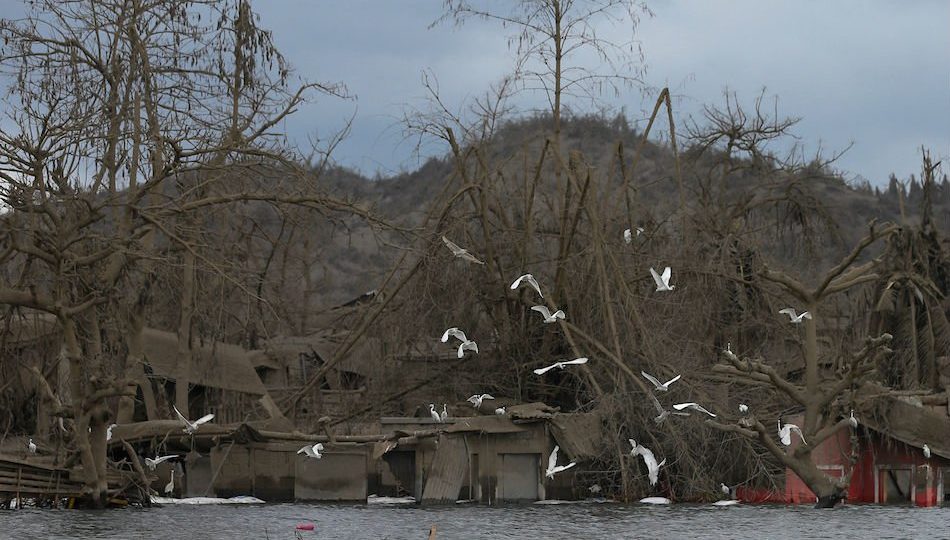 Abandoned houses covered in ash in Talisay, Batangas, Photo: Czar Dancel/ABS-CBN News