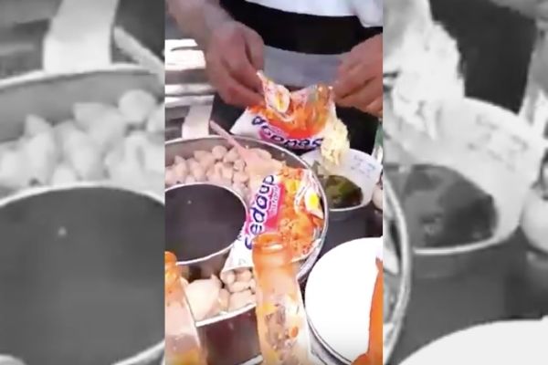 Instant noodles cooked inside the packaging in Indonesia. Photo: Video screengrab
