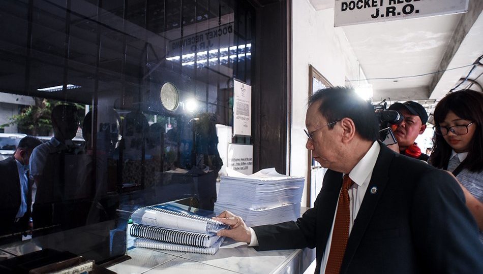 Solicitor General Jose Calida at the Supreme Court when he filed his petition asking for the  termination of ABS-CBN’s franchise. Photo: George Calvelo/ABS-CBN News