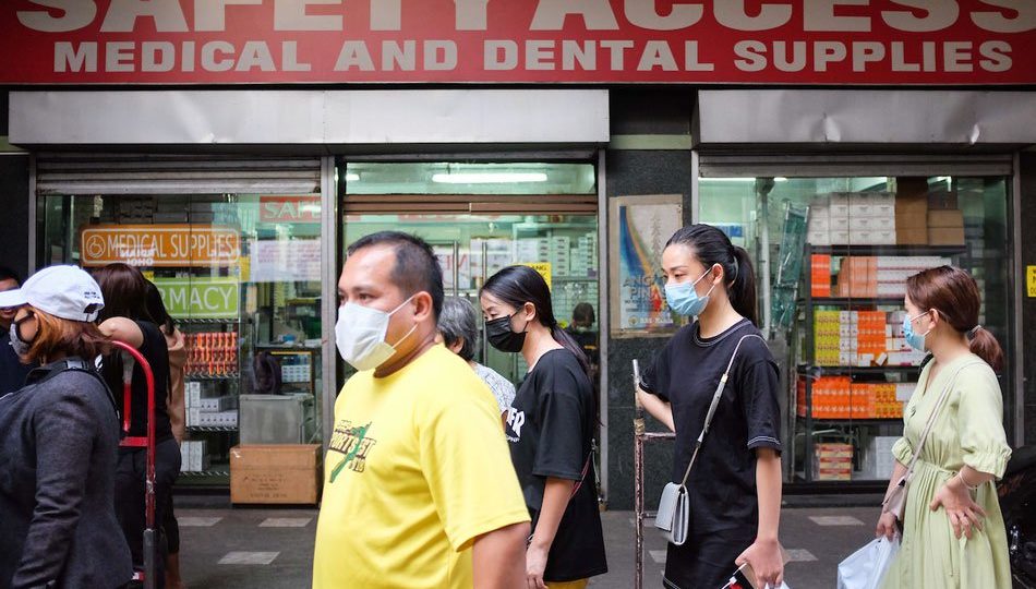 People lineup to purchase face masks in Manila Jan. 30, after the country’s first COVID-19 case was confirmed. <i></noscript>Photo: George Calvelo / ABS-CBN News</i>