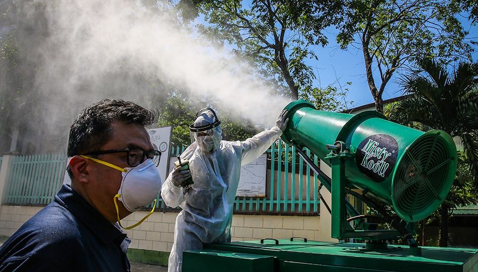 Workers use a mist cannon to spray disinfectant to a San Juan National High School. <i></noscript>Photo: Jire Carreon / ABS-CBN News</i>