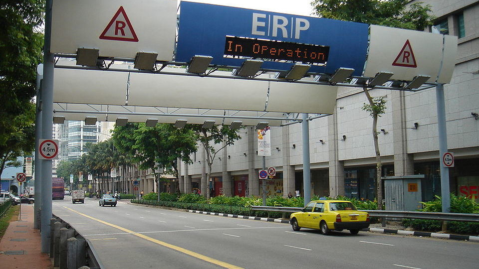 The Electronic Road Pricing gantry on North Bridge Road. Photo: Mailer_diablo 