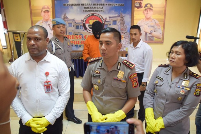 Badung Police Chief Roby Septiadi, center. Photo: Istimewa via Detik
