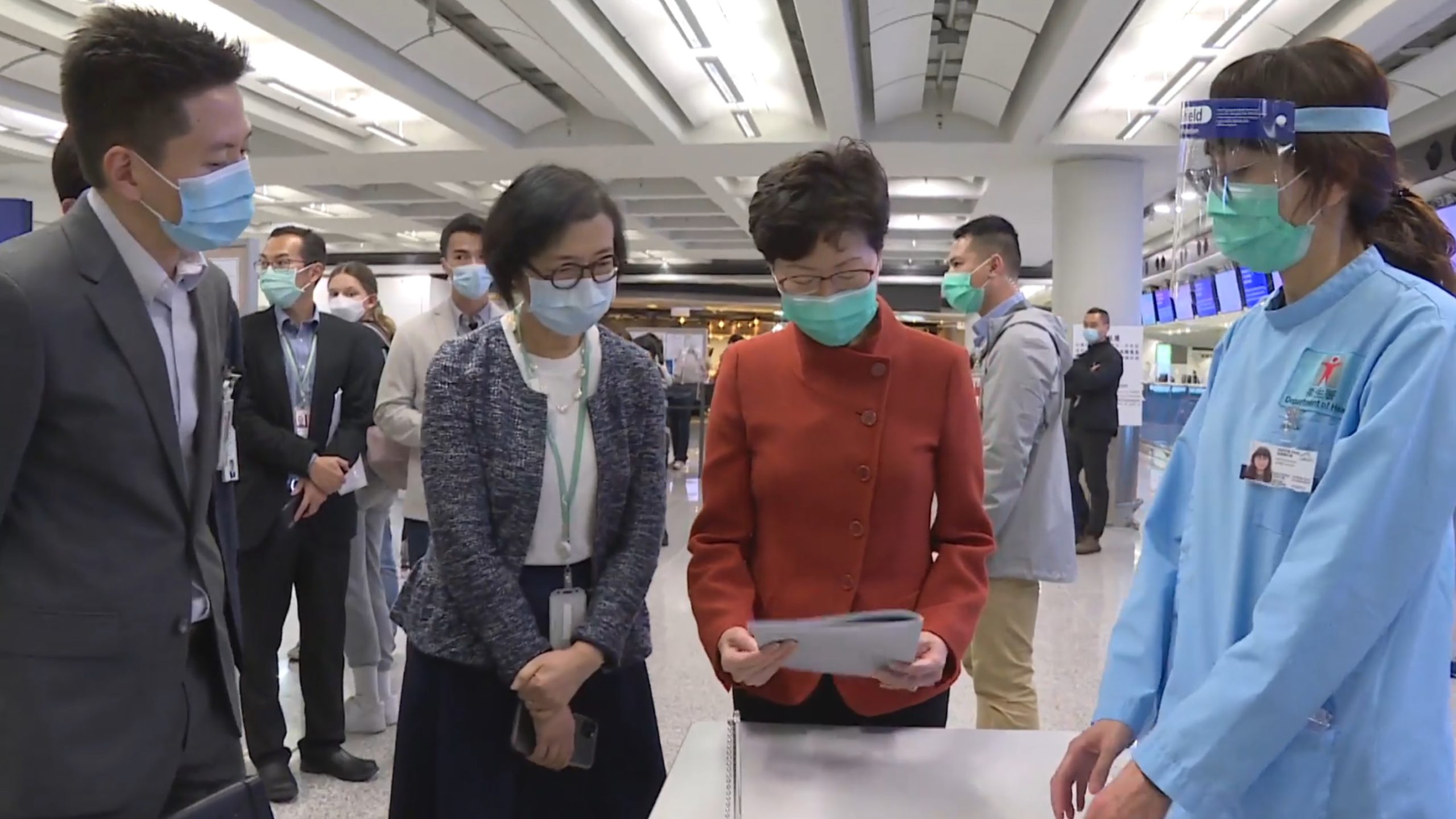 Chief Executive Carrie Lam visits Hong Kong International Airport late last week. Lam today announced a sweeping ban on arrivals into the city, as well as a proposed legal amendment to limit the sale of alcohol and bars and restaurants to limit the spread of COVID-19. Screengrab via Facebook.