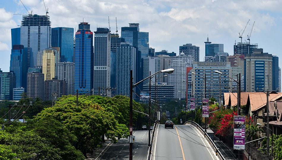 The Metro Manila skyline seen from Pasig City on April 1, 2020. <i></noscript>Photo: Mark Demayo, ABS-CBN News</i>