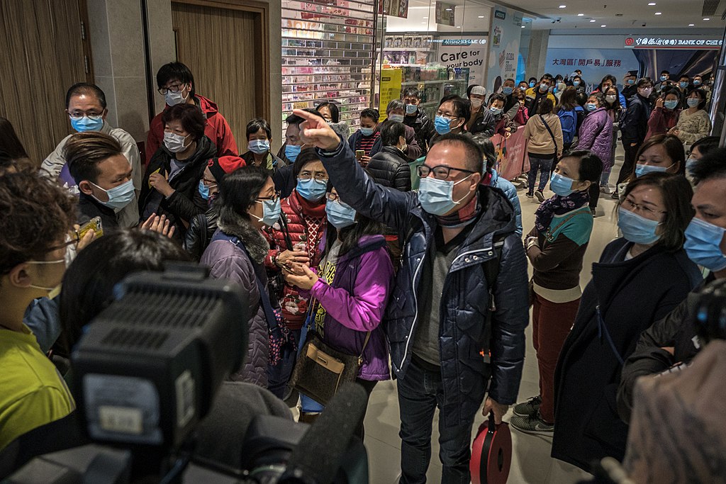 Hongkongers queue for face masks at a Watsons on January 30, 2020. Photo: Studio Incendo via Wikimedia Commons