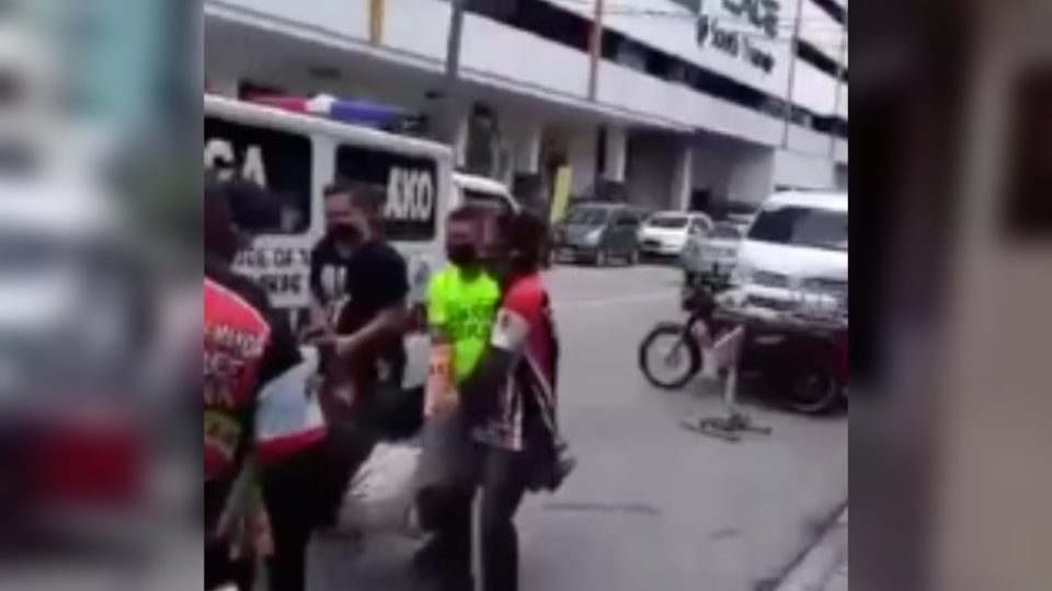 Village officials drag a vendor to a vehicle after hitting him with a rattan stick. Screenshot from netizen’s video