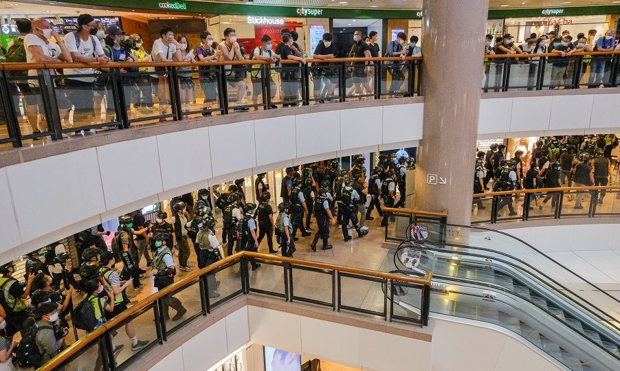 Crowds of protesters and riot police poured into the luxury Harbour City mall during Sunday’s “Mother’s Day Shopping Event”. Photo: Studio Incendo