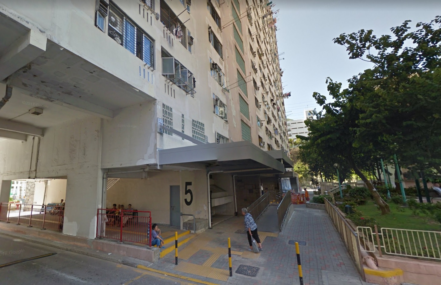 The man and his wife (Case 1049) are residents of Block 5 on Lei Muk Shue Estate in Tsuen Wan. Screenshot: Google Street View