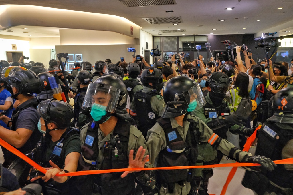 Riot police have cordoned off large swathes of New Town Plaza during a “Sing With You” protest. Photo: Studio Incendo