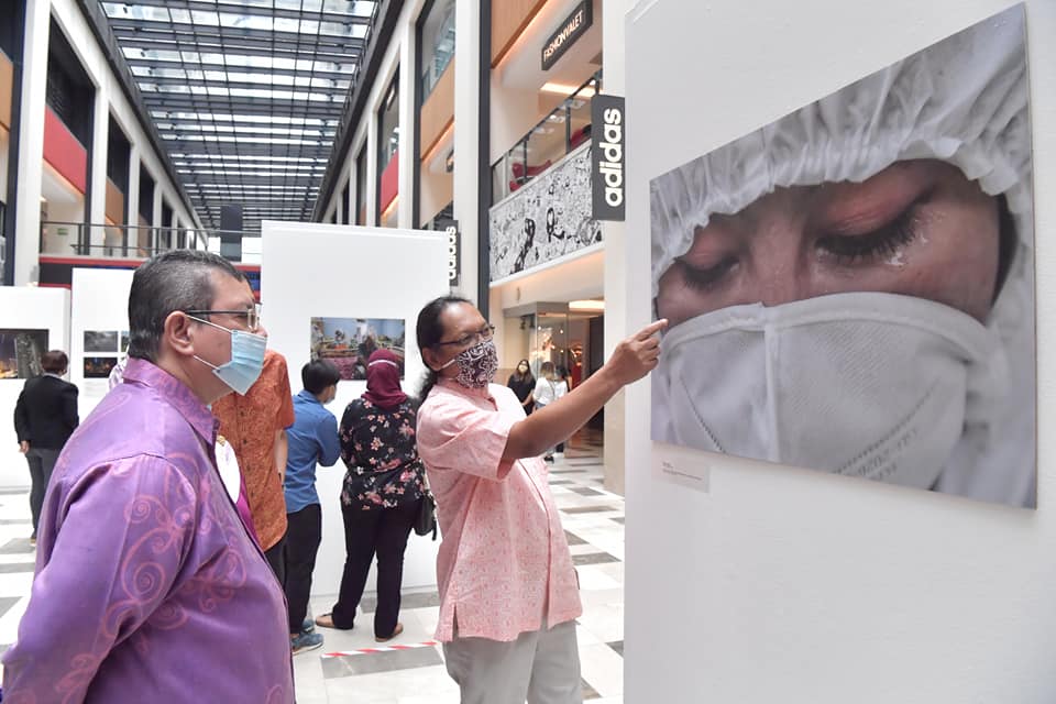 Saifuddin Abdullah (left) and art curator Jaafar Ismail admire a photo at the exhibition. Photo: Ministry of Communications and Multimedia /Facebook