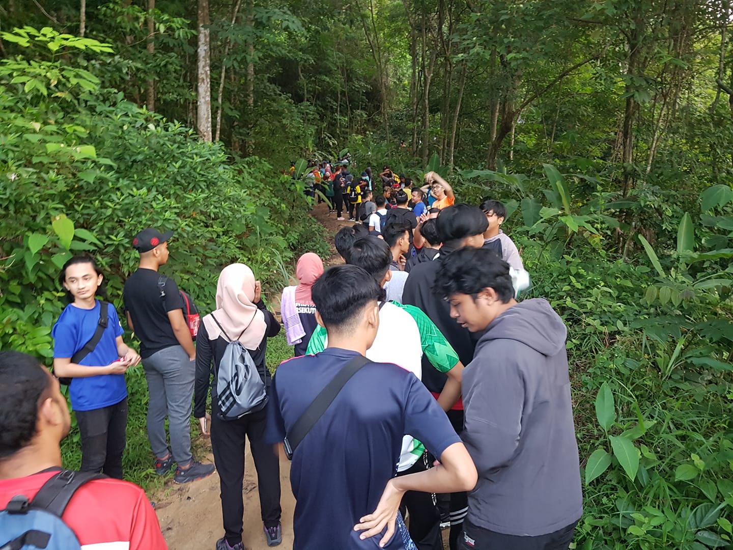 A crowd of hikers at queuing at the entrance of Broga Hill. Photo: Hiking And Recreation Around Malaysia /Facebook