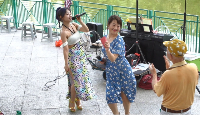 “Singing aunties” will be prohibited to carry out music activities in parks next month. Photo via AppleDaily