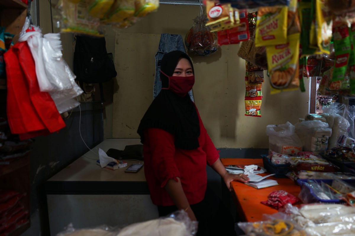 Reni Yulianti, 30, sells frozen foods at a traditional market in South Jakarta. Photo: Adi Renaldi